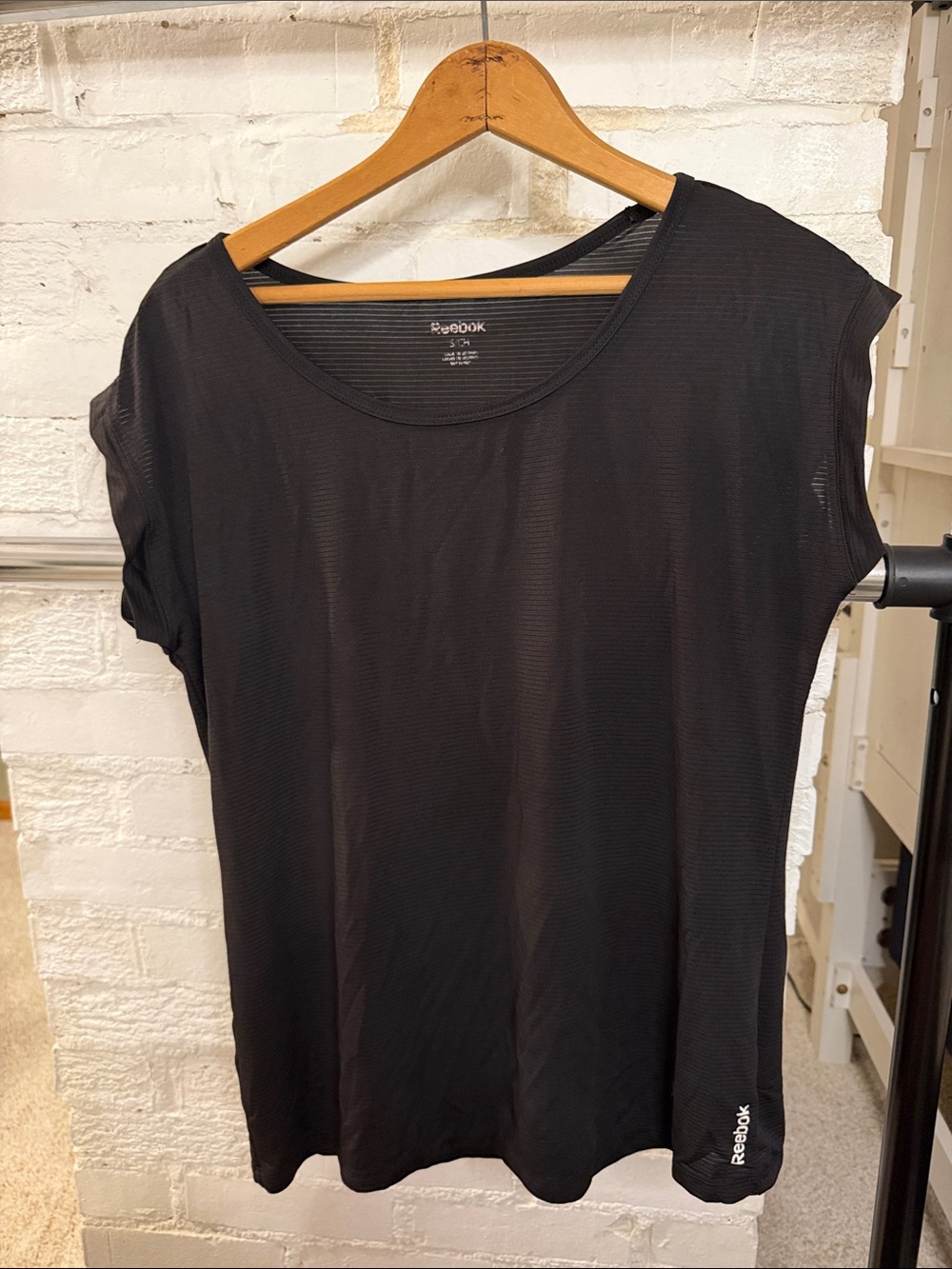Reebok Black Short Sleeve Scoop Neck Athletic Tee